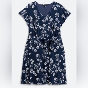 41 Hawthorn Athera Knit Plus Size floral dress with tie sash in Navy Blue